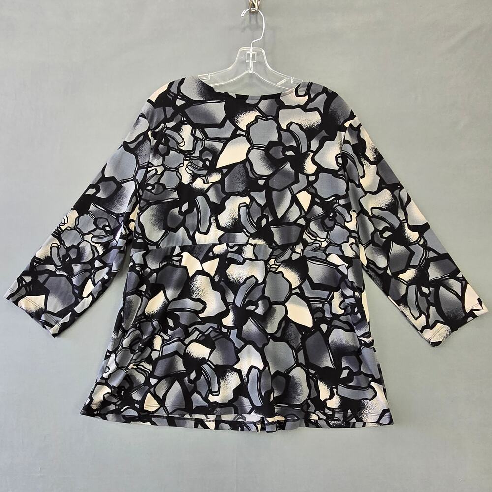 Daisy Fuentes Black Shirt Stretch Preppy Geo Print V-Neck 3/4 Sleeves Women's 1X - Picture 3 of 10